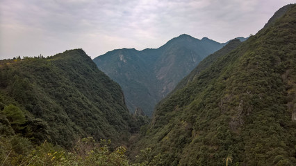 Naklejka premium valley spilt