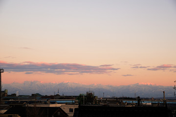 夕焼けに染まる立山