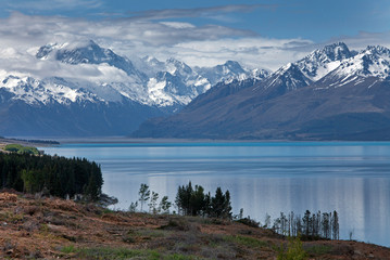 Fototapeta na wymiar Lake Pukaki New Zealand. Mount Cook. Mountains snow