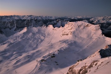 Naklejka na ściany i meble Sonnenaufgang auf der Zugspitze
