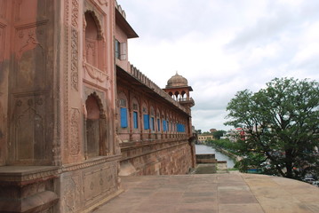 Obraz premium Back view of Taj-ul-Masjid, Bhopal, Madhya Pradesh, India. 