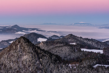 Pieniny Mountains winter view from Trzy Korony Peak, Poland © PawelUchorczak