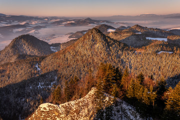 Pieniny Mountains winter view from Trzy Korony Peak, Poland © PawelUchorczak