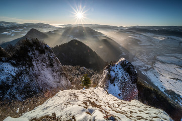 Pieniny Mountains winter view from Trzy Korony Peak, Poland © PawelUchorczak