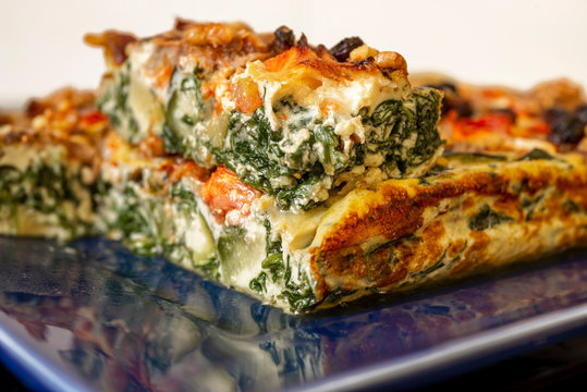 Spinach pie with zucchini, nuts, tomato and cheesse