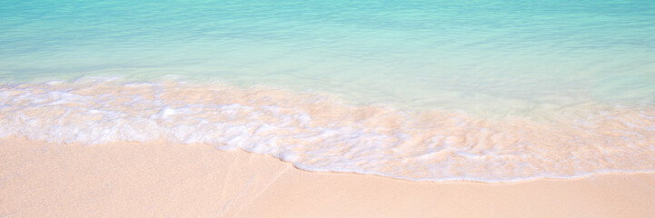 Panoramischer Hintergrund des Sandes und des Ozeans, Sommerkonzept