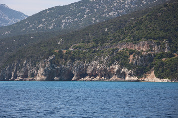 La costa del Golfo di Orosei vicino alla bellissima Cala Luna, la prima delle bellissime spiagge...