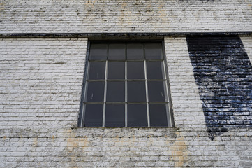 Fototapeta na wymiar Industriehalle mit Sprossenfenster