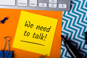 We need to talk. Note on workplace. notification of a serious conversation