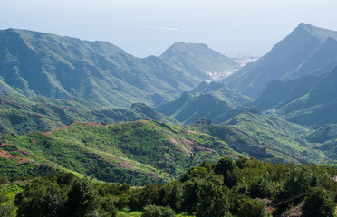 Naklejka premium Dolina Otaczająca góry Anaga