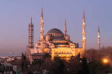 Naklejka premium Istanbul, Turkey - Jan 11, 2020: Night top view over Sultan Ahmed Mosque or Blue Mosque, Sultanahmet, Istanbul, Turkey