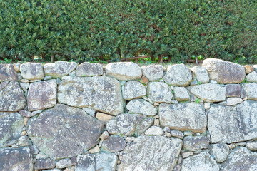 庭の石壁