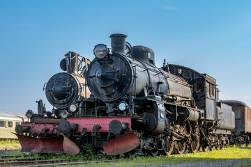 Naklejka premium Dwie stare lokomotywy parowe obok siebie