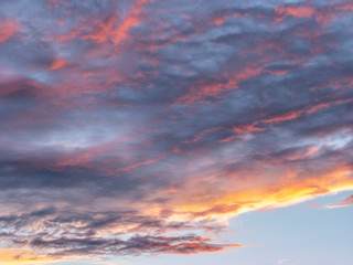 Fototapeta na wymiar Wolken am Abendhimmel