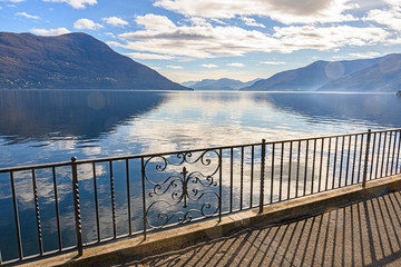Naklejka premium Uferweg am Lago Maggiore, Brissago, Tessin, Schweiz