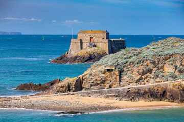 Fototapeta na wymiar Saint Malo. Fort National on the island.