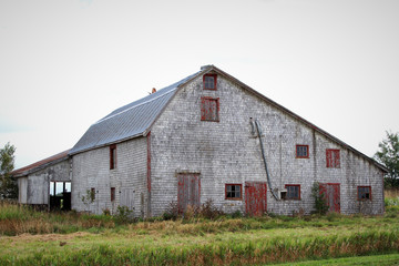 Fototapeta na wymiar Old grey barn in rural countryside