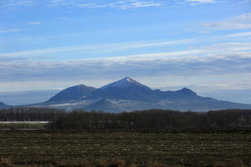Fototapeta premium Winter view of Mount Beshtau and Mount Mashuk near Pyatigorsk in the Caucasus in Russia, Stavropol Territory