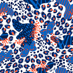 Naklejka premium Seamless leopard skin pattern with abstract elements. Vector.