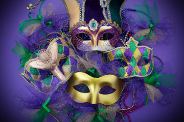 Mardi gras, venetian or carnivale mask on a purple background. Top view © vetre