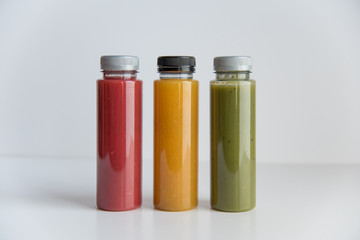 Zumos naturales de fruta en botella