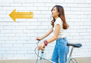 Fototapeta na wymiar Teen girl with vintage bicycle at out door.