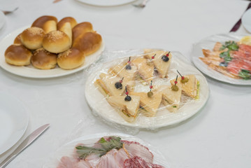 Catering for a banquet. Delivery of servings of food in packaging directly to the table.