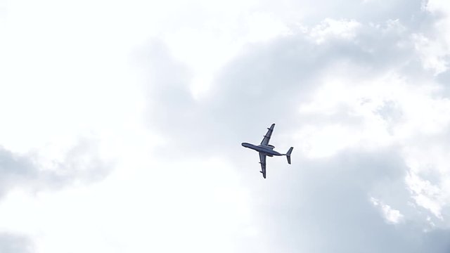 Big passenger plane in the blue sky. A general plan. Aerobatic figures. Airshow. 17 seconds