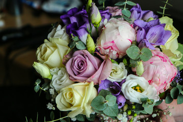 A detail picture of the wedding flowers bouquet. 