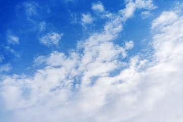 .White cumulus clouds against the background against blue on a blue background.