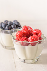 Griechischer Joghurt mit Beeren