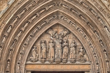 Obraz premium Detail of the Portal of the Apostles in Valencia Cathedral, Spain