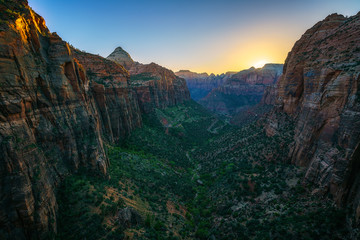 Naklejka premium canyon overlook at sunset in zion national park, utah, usa