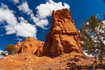 Fototapeta premium Clouds and Spires in Kodachrome Basin State Park