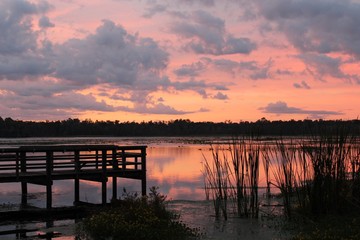 Fototapeta na wymiar Pink Sunrise on Lake