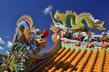 dragons on temple roof Keelung - 320930563