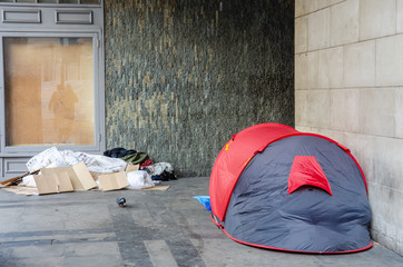 A tent and possessions belonging to a homeless person in a corner in London, UK © Matthew Ashmore
