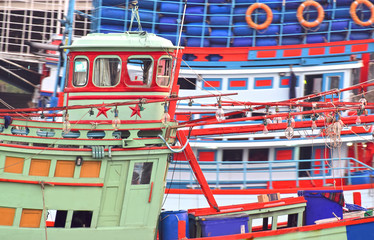  ship Is a fishing boat The park is located on many shores and boats are about to go out for fishing.