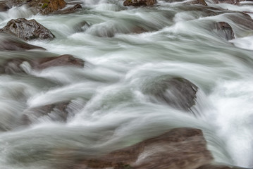 Smooth turbulence in the waters of the Savegre River