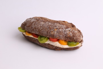 chicken breast sandwich with tomato on walnut bread