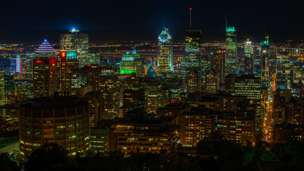 nächtlicher Blick auf die Skyline von Montreal