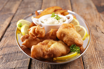 fish and chips with sauce