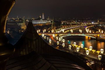 Obraz premium The photo was taken from the roof of the Church of Christ the Savior. You can see its Golden columns, illuminated Kremlin embankment, Armory and others landmarks in the heart of the Russian capital.