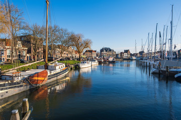 Fototapeta na wymiar Blick in den Hafen von Enkhuizen/Niederlande