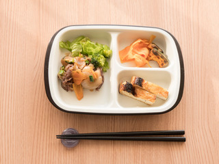 老人・シニアが食べるワンプレート介護食【介護用弁当】