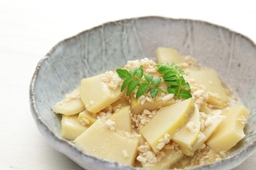 竹の子とひき肉の煮物