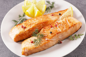 grilled salmon fillet with lemon in plate
