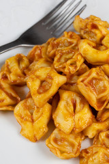Tortellini cuisiné à la sauce tomate