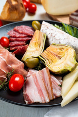 Vassoio di salumi, formaggi e ortaggi, Antipasti Italiani