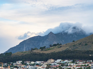 Fototapeta na wymiar clouds cover the peak of the Table Mountains